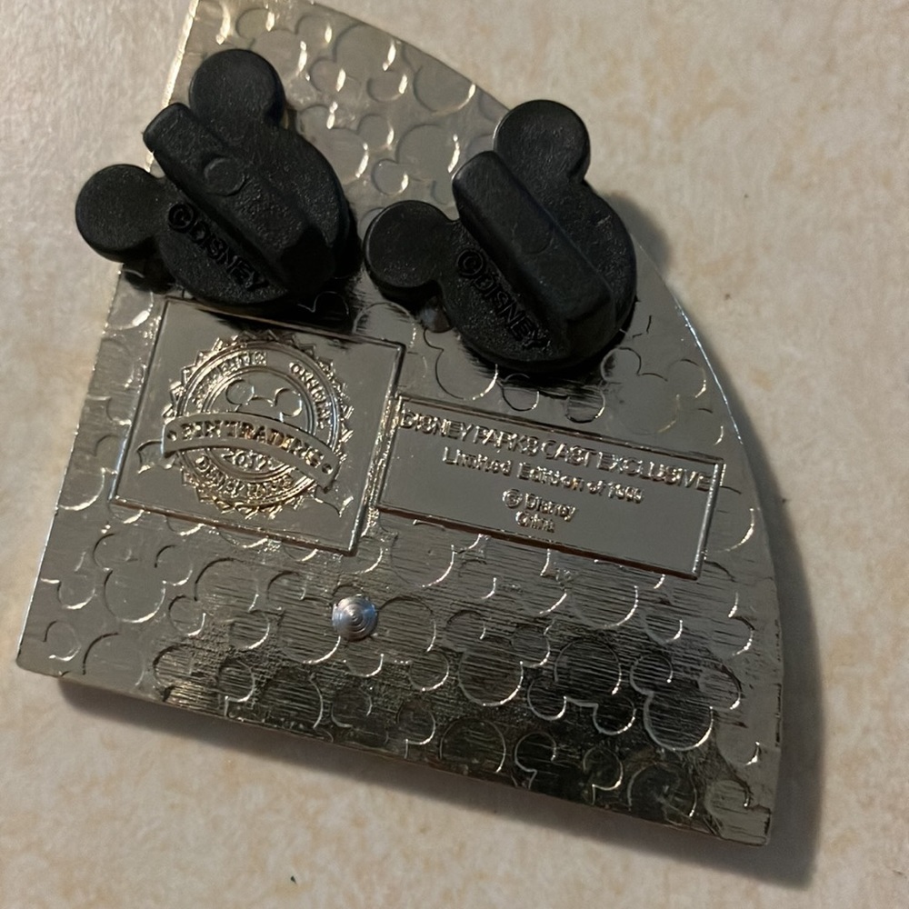 Magic Kingdom 2012 Minnie Mouse double backed pin - Picture 2 of 2